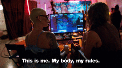[Gif 2 femmes parlent "This is me. My body, my rules.]
